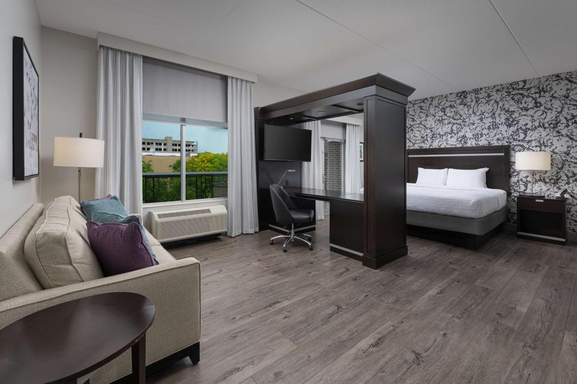 Hampton Inn & Suites Chattanooga Downtown Exterior photo